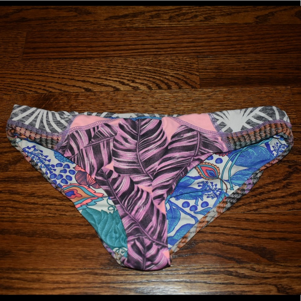 REVERSIBLE bikini bottoms